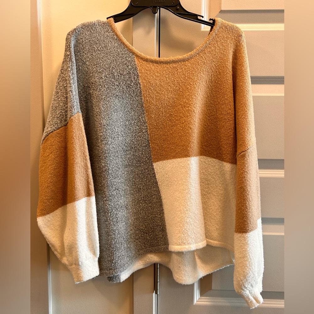 Cozy Colorblock Women’s Sweater in Camel, Grey & Cream (size small/medium)